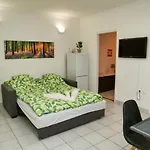 Cseresznyes Apartament *