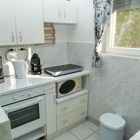Cseresznyes Appartement *